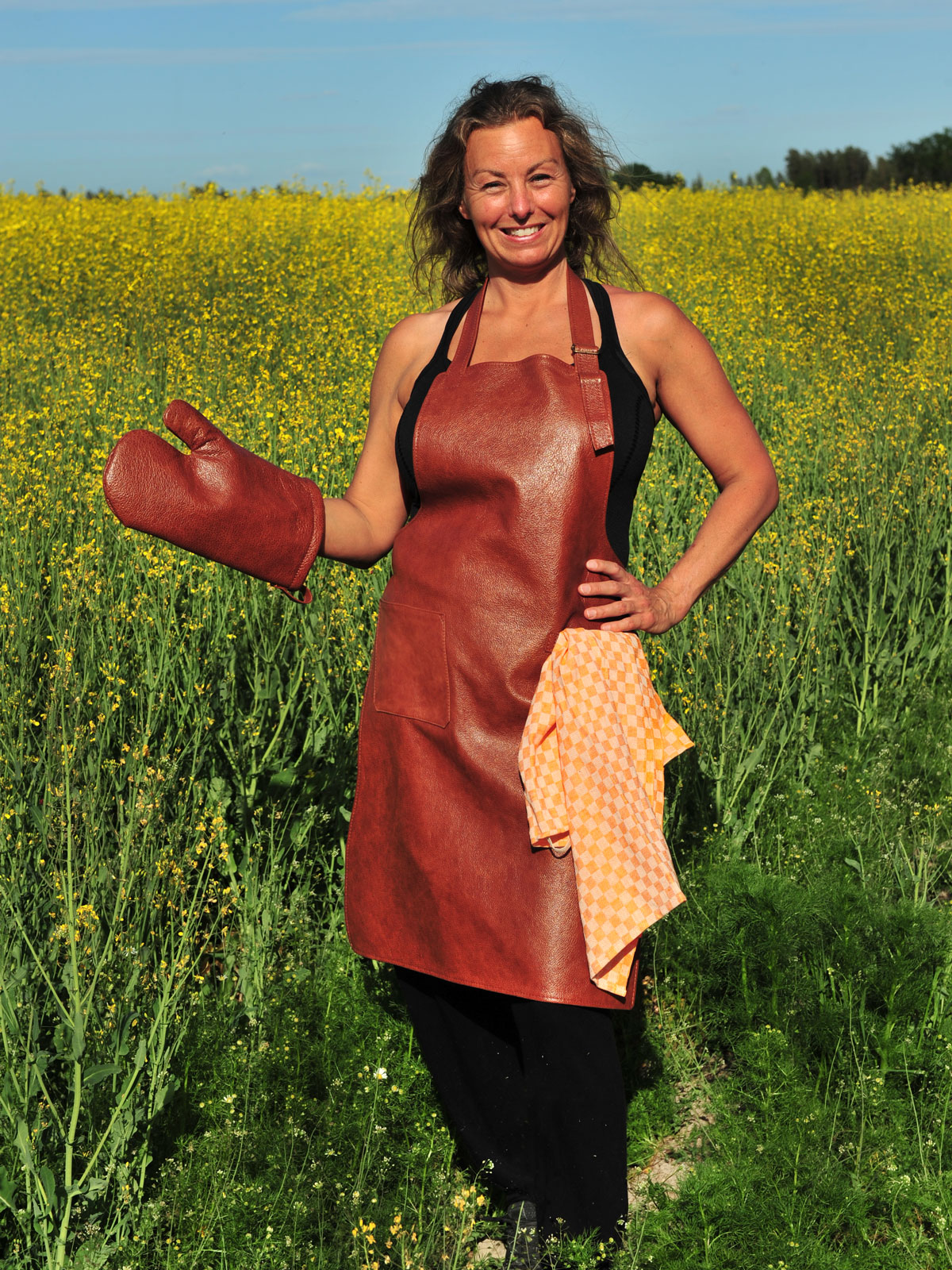 Apron and bbq mitten in leather